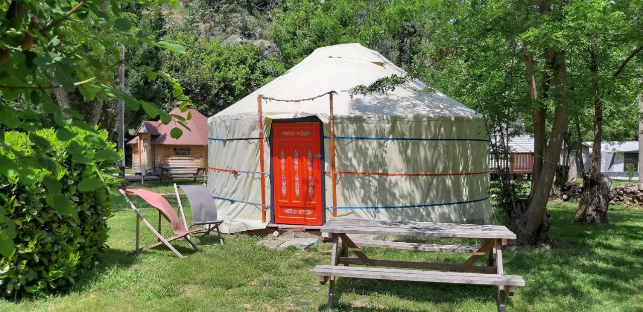 Camping Ushuaia Villages Le Viaduc Arlebosc Buitenkant foto