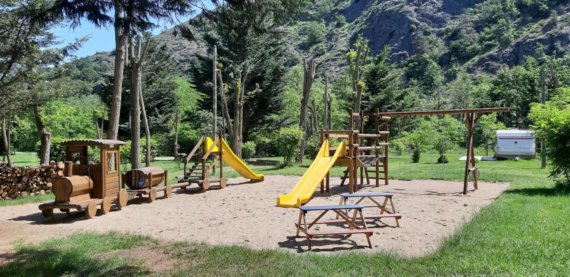 Camping Ushuaia Villages Le Viaduc Arlebosc Buitenkant foto